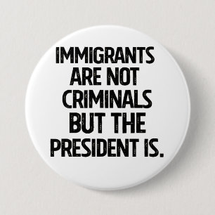 Badge Rond 7,6 Cm Les immigrés ne sont pas des criminels mais le pré