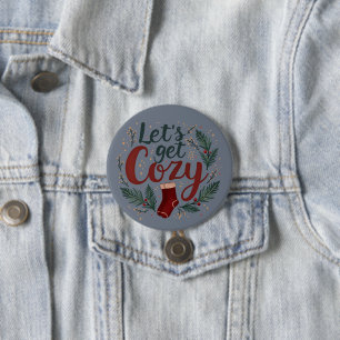 Badge Rond 7,6 Cm Lettres Baies de Pin de Fêtes Cozy