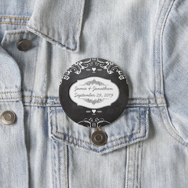 Badge Rond 7,6 Cm Mariages à la typographie sur tableau noir (En situation)