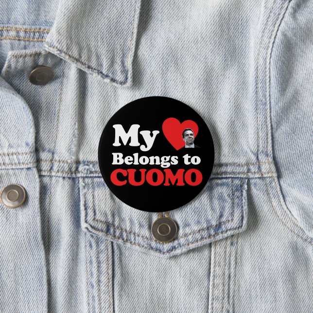 Badge Rond 7,6 Cm Mon coeur appartient à Cuomo (En situation)