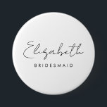 Badge Rond 7,6 Cm Nom Bachelore Bridesmaid Femme Grand Tour<br><div class="desc">Calligraphie Nom du texte Élégante Modèle moderne femmes Bridesmaid Mariage Bachelorette Grande,  3 Pouces Bouton rond.</div>