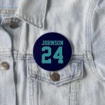 Badge Rond 7,6 Cm Nom de la marine et de l'athlète Turquoise Numéro<br><div class="desc">Saluez votre équipe sportive préférée, votre footballeur ou montrez votre fierté scolaire avec un bouton d'esprit personnalisé! Ajoutez votre nom d'école ou personnalisez-le avec le nom d'un joueur et son numéro de maillot. Parfait pour le football, le basket, le baseball et les jeux de football ! Créez des broches personnalisées...</div>