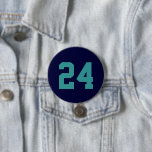 Badge Rond 7,6 Cm Numéro de jersey de la marine et de l'athlète Turq<br><div class="desc">Saluez votre équipe sportive préférée, votre footballeur ou montrez votre fierté scolaire avec un bouton d'esprit personnalisé! Personnalisez avec le numéro de maillot d'un joueur ou tout autre texte personnalisé. Parfait pour le football, le basket, le baseball et les jeux de football ! Créez des broches personnalisées pour toute l'équipe,...</div>