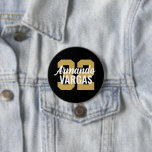 Badge Rond 7,6 Cm Numéro du maillot de sport noir et or<br><div class="desc">Saluez votre équipe sportive préférée, votre footballeur ou montrez votre fierté scolaire avec un bouton d'esprit personnalisé! Personnalisez avec le numéro de maillot d'un joueur ou tout autre texte personnalisé. Parfait pour le football, le basket, le baseball et les jeux de football ! Créez des broches personnalisées pour toute l'équipe,...</div>