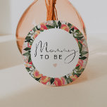 Badge Rond 7,6 Cm SAVANNAH Petite pêche Baby shower maman être<br><div class="desc">Cette broche à boutons comporte des pêches à aquarelle et une police manuscrite mignonne avec le dicton "maman à être". Ce bouton neutre est l'accessoire parfait pour votre petit baby shower de pêche ou votre soirée révélatrice de genre.</div>
