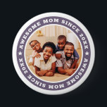 Badge Rond 7,6 Cm Super Maman Depuis 20XX Modern Photo Simple<br><div class="desc">Ce design simple et moderne est composé de typographie serif et d'ajouter une photo personnalisée. Awesome Maman Depuis 20XX tourne autour de la photo de votre mère,  mère,  maman,  maman etc. C'est un cadeau parfait pour votre maman pour son anniversaire,  le jour de la mère,  Noël,  etc.</div>