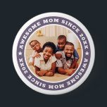 Badge Rond 7,6 Cm Super Maman Depuis 20XX Modern Photo Simple<br><div class="desc">Ce design simple et moderne est composé de typographie serif et d'ajouter une photo personnalisée. Awesome Maman Depuis 20XX tourne autour de la photo de votre mère,  mère,  maman,  maman etc. C'est un cadeau parfait pour votre maman pour son anniversaire,  le jour de la mère,  Noël,  etc.</div>