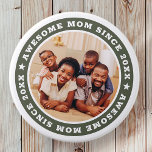 Badge Rond 7,6 Cm Super Maman Depuis 20XX Modern Photo Simple<br><div class="desc">Ce design simple et moderne est composé de typographie serif et d'ajouter une photo personnalisée. Awesome Maman Depuis 20XX tourne autour de la photo de votre mère,  mère,  maman,  maman etc. C'est un cadeau parfait pour votre maman pour son anniversaire,  le jour de la mère,  Noël,  etc.</div>