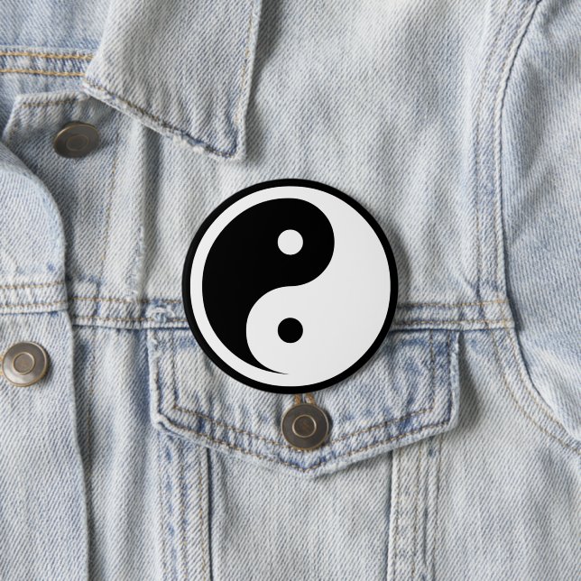 Badge Rond 7,6 Cm Symbole Yin Yang - tatouage solide design 2 (En situation)