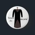 Badge témoin du marié<br><div class="desc">Un badge à porter lors de la soirée du mariage ou pendant l'enterrement de vie de garçon pour identifier le ou les témoins du marié! Une veste à queue de costume se voit de loin attirant le regard.</div>