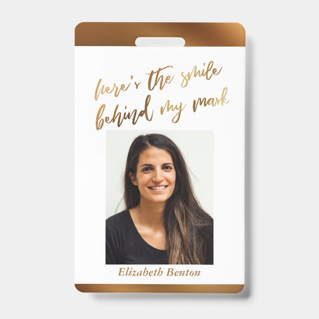 Badge Voici le sourire derrière mon masque Cursive Faux  (Front)