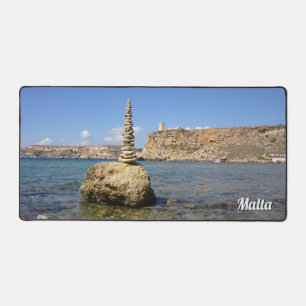 Baie de Ghajn Tuffieha & Cairn en pierre de la tou