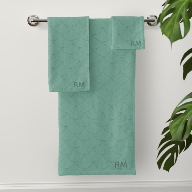 Balances de sirène Monogramme Serviettes de bain v (Sea green mermaid scales pattern bath towel set with your initials)