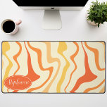 Balayage en marbre Abstrait rétro moderne orange j<br><div class="desc">Laissez-vous tenter par une danse des couleurs grâce à notre Motif moderne rétro Abstrait en marbre liquide. Evoquant la fluidité dynamique des surfaces marbrées et l'esthétique charmante du design rétro-moderne, ce motif est un régal pour les yeux. Une symphonie de couleurs vibrantes tourbillonne et coule dans des mouvements comme des...</div>