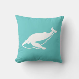 baleine blanche sur oreiller bleu sarcelle