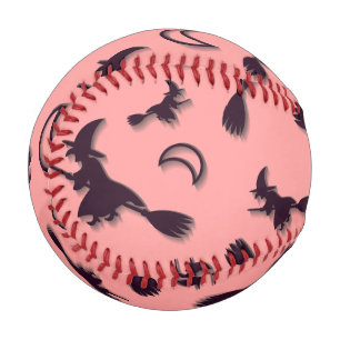 Balle De Baseball Sorcière volante parmi la demi-lune à la nuit d'Ha