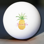 Balle De Ping Pong Ananas personnalisé<br><div class="desc">Cette boule de Ping Pong girly est décorée d'un ananas dessiné à la main dans les tons jaune et vert avec typographie rose. Facile à personnaliser avec notre nom. Parce que nous créons notre propre oeuvre,  vous ne trouverez pas cette image exacte d'autres designers. Aquarelle originale © Michele Davies.</div>