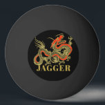 Balle De Ping Pong Imaginaire rouge noir chinois Dragon Monogramme<br><div class="desc">Un dragon chinois noir féroce,  surligné d'or,  décore cet objet. Les accents rouges mettent en évidence la mâchoire,  la tête et la colonne vertébrale du dragon. Votre nom est écrit en or gras ci-dessous.</div>