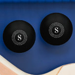 Balle De Ping Pong Monogramme initial des points radiaux rétro sur le<br><div class="desc">Boule de ping-pong noire avec votre premier monogramme à l'intérieur d'une bordure radiale rétro.</div>