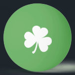 Balle De Ping Pong Shamrock irlandais blanc | Vert<br><div class="desc">Design Shamrock irlandais en blanc.  Parfait pour la Saint Paddy's day ou pour l'exposition de la fierté irlandaise. Une boule de ping-pong verte au design shamrock blanc est parfaite pour la bière-pong lors des fêtes du St Patrick's Day.</div>