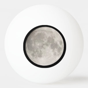 Balle De Ping Pong Superlune dans le ciel noir