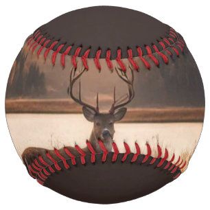 Balle De Softball Énorme cerf à cheval sur le lac Mountain