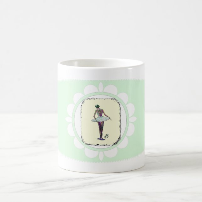 Ballerine par derrière la tasse (Centre)