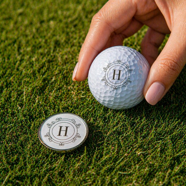 Balles de Golf à Monogramme Élégant (Monogrammed golf ball and marker for elevated play.)