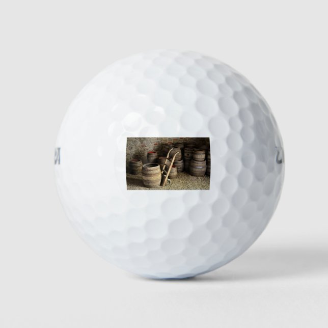 Balles De Golf Barils De Vin Au Sous-Sol (Devant)