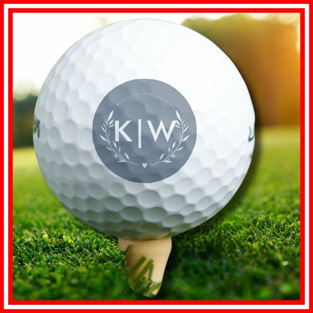 Balles De Golf Bleu et blanc poussiéreux | Monogramme des initial (Dusty Blue and White | Modern Initials Monogram Golf Balls)