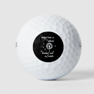Balles De Golf Certains voient une mauvaise herbe certains voient