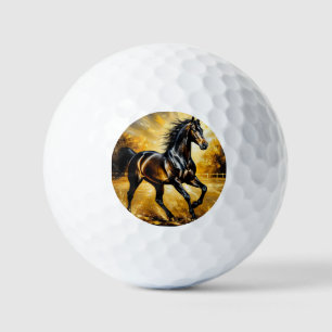 Balles De Golf Cheval noir galopant dans l'eau sous un coucher de