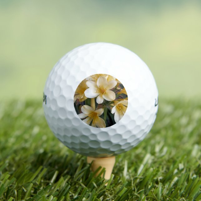 BALLES DE GOLF FLEURS JAUNES (T-shirt Insitu)