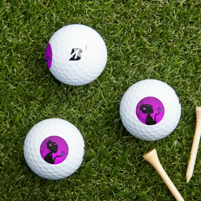 Balles De Golf La femme papillons violets (Herbe in situ)