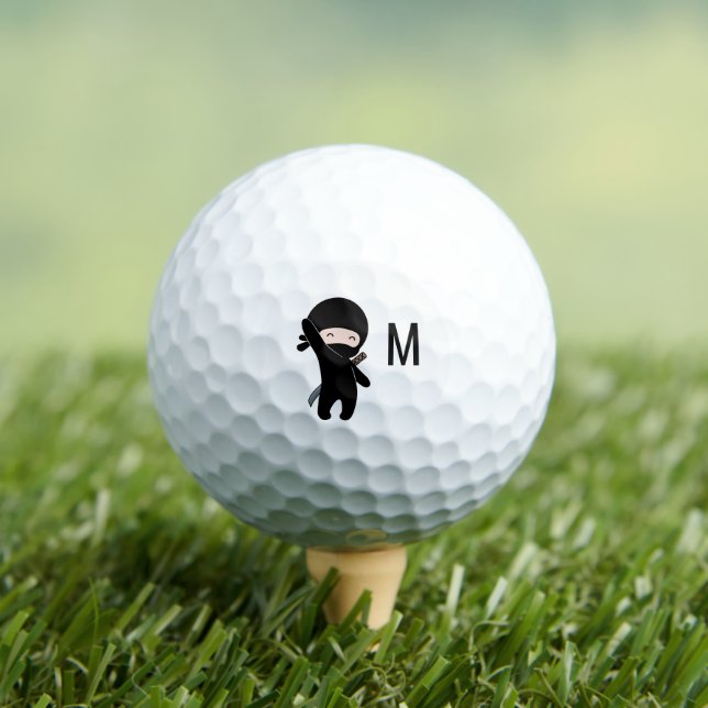 Balles De Golf Minuscule Monogramme Ninja heureux (T-shirt Insitu)