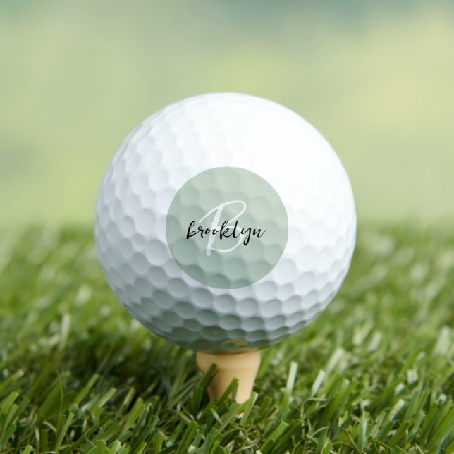 Balles De Golf Monogramme écriture noir et blanc Vert sauge  (T-shirt Insitu)