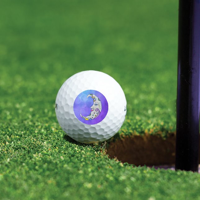 Balles De Golf Mystique Croissant Lune Face Jolie Marques Violet (Mystical white crescent moon decorations and face on purple sky background golf balls.)