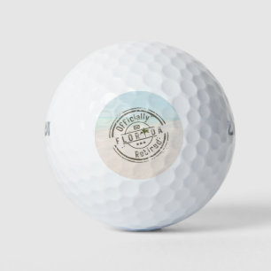 Balles De Golf Officiellement à la retraite sur une plage tropica