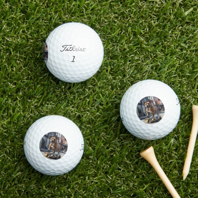Balles De Golf Skateboard Stunt : Un Staffy en déplacement (Herbe in situ)
