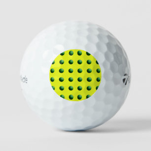 Balles De Golf Sphères vertes sur jaune