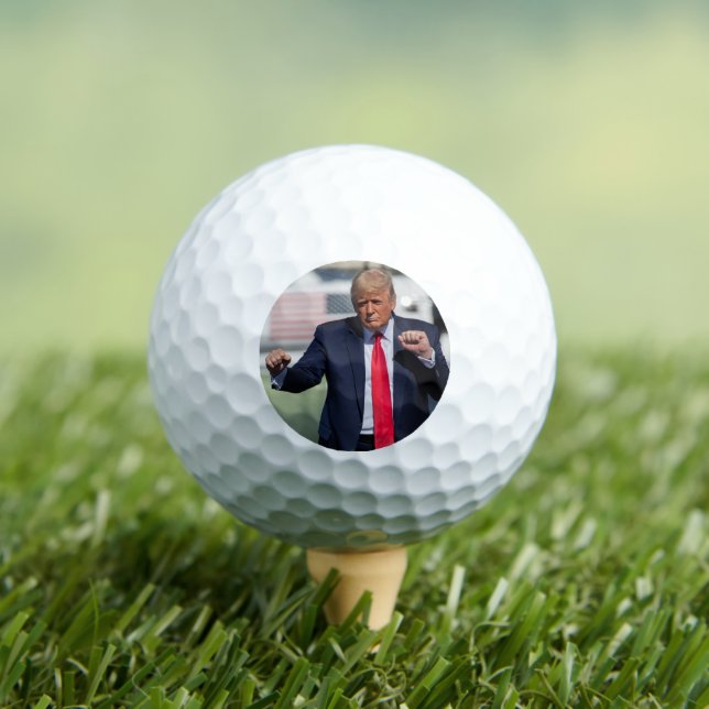 Balles De Golf Trump Dance Funny (T-shirt Insitu)