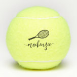 Balles De Tennis Nom de script élégant personnalisé Boules de tenni<br><div class="desc">Boules de tennis personnalisées imprimées avec un nom ou un texte personnalisé dans une police féminine de style moderne et joli script et simple monogramme de raquette de tennis. Boules de pratique monogrammée élégante et moderne,  gardiens,  faveurs de fête et cadeaux d'équipe.</div>