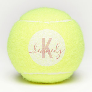 Balles De Tennis Nom du monogramme Millennial Pink Script personnal