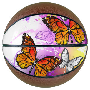 Ballon De Basket Papillons Monarque sur Arrière - plan pourpre