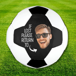 Ballon De Foot Drôle si perdu Retour au visage du garçon Photo