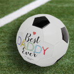 Ballon De Foot Meilleur Papa Jamais Fête des pères balle de footb<br><div class="desc">Un beau ballon de football père avec l'adorable dicton "meilleur papa jamais" dans un design typographique moderne en multicolores,  un coeur rouge mignon,  et les noms des enfants. Traitez votre père de cette fête des pères ou présentez-le à lui comme cadeau d'anniversaire spécial supplémentaire !</div>