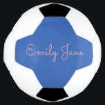 Ballon De Foot Nom de script bleu et rose personnalisé<br><div class="desc">Score en style avec cette balle de football personnalisée avec un panneau bleu design avec un élégant nom de script rose. Parfait pour les joueurs de football, les entraîneurs et les amateurs de sport, cette balle unique ajoute une touche personnalisée aux pratiques, aux jeux ou aux étagères. Un grand cadeau...</div>