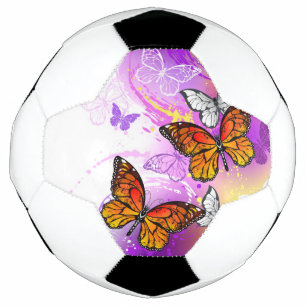 Ballon De Foot Papillons Monarque sur Arrière - plan pourpre