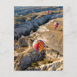 Ballons à air chaud au-dessus de la carte postale 