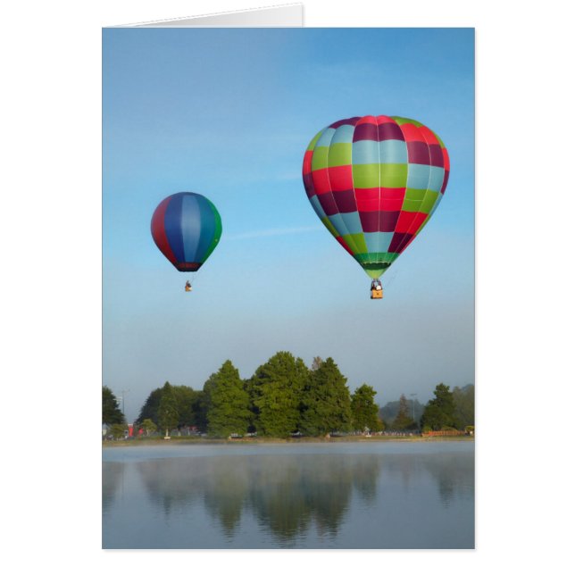 Ballons à air chaud au-dessus d'un lac,  NZ (Devant)